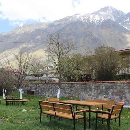 فندق Golden Star Kazbegi المظهر الخارجي الصورة